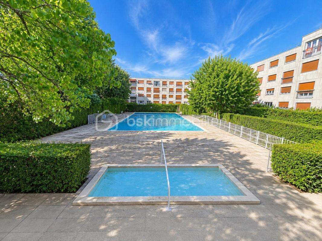 Très bel appartement lumineux avec balcon et vue dégagée - proche écoles et transport - Résidence avec piscine & tennis - photo 1