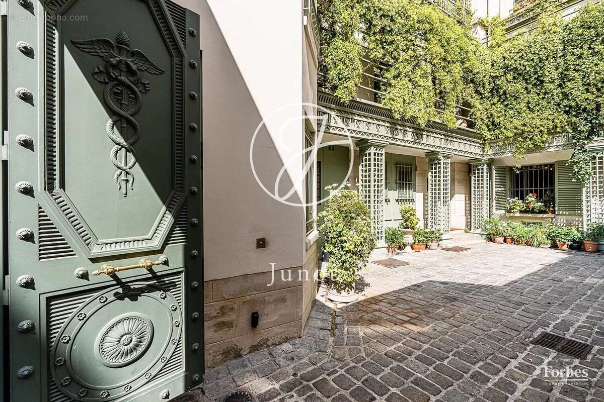 Appartement à PARIS-7E