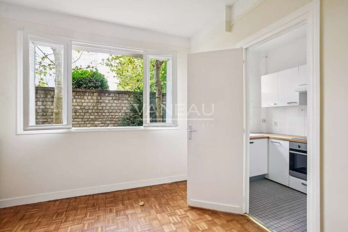 Appartement à PARIS-14E