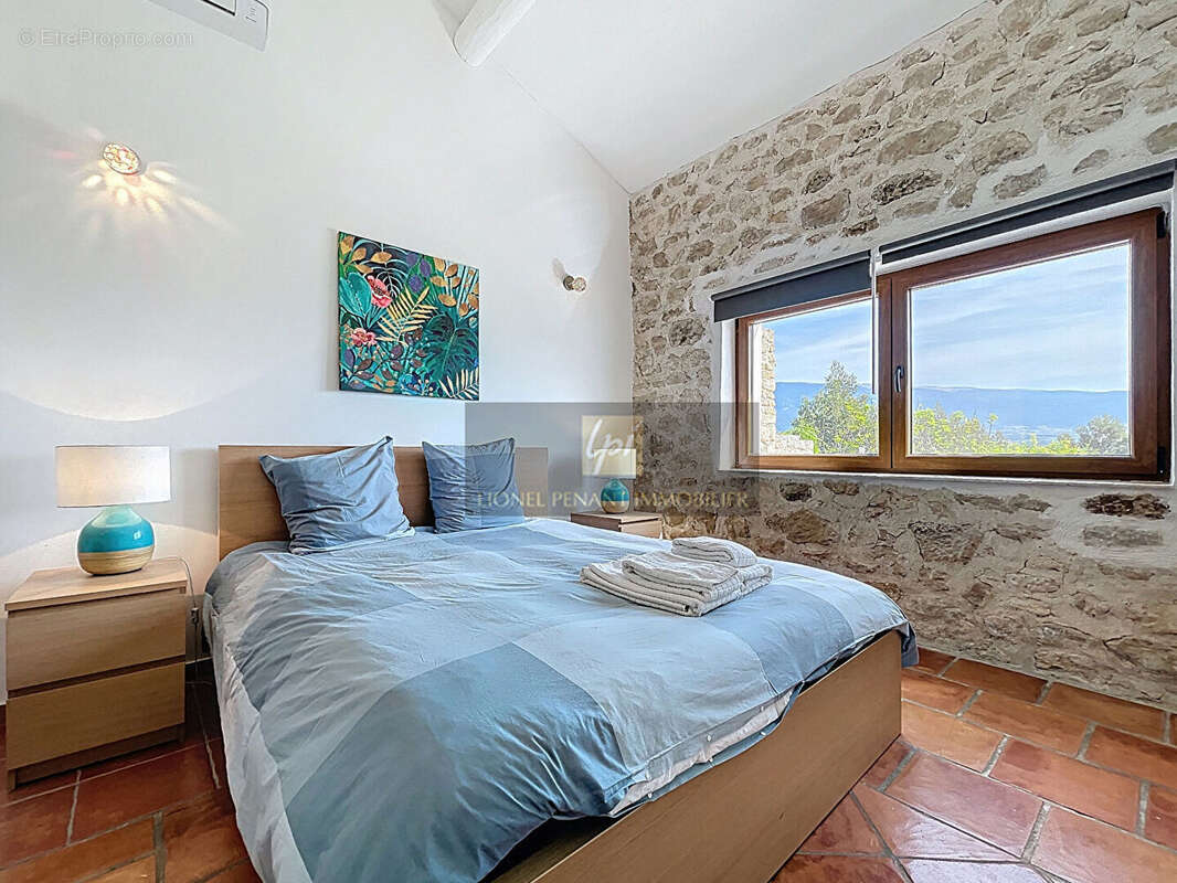 Propriete composee de 7 gites  de 430m² sur terrain de  63547 m². - photo 8