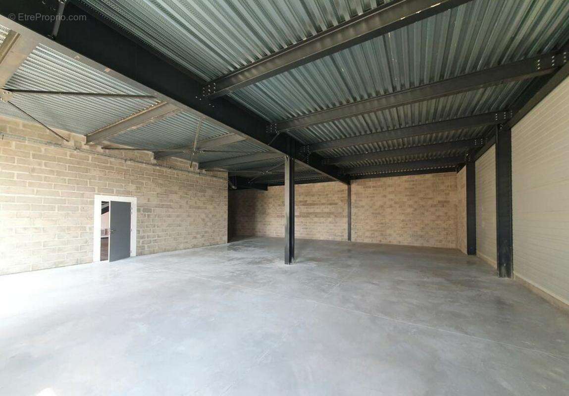 Commerce 1971 m² à Tremblay-En-France  - photo 6