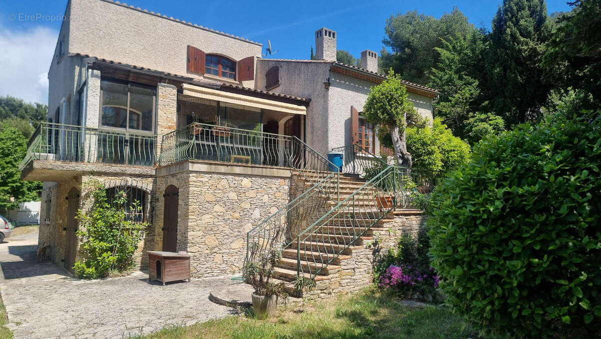 Maison à CEYRESTE