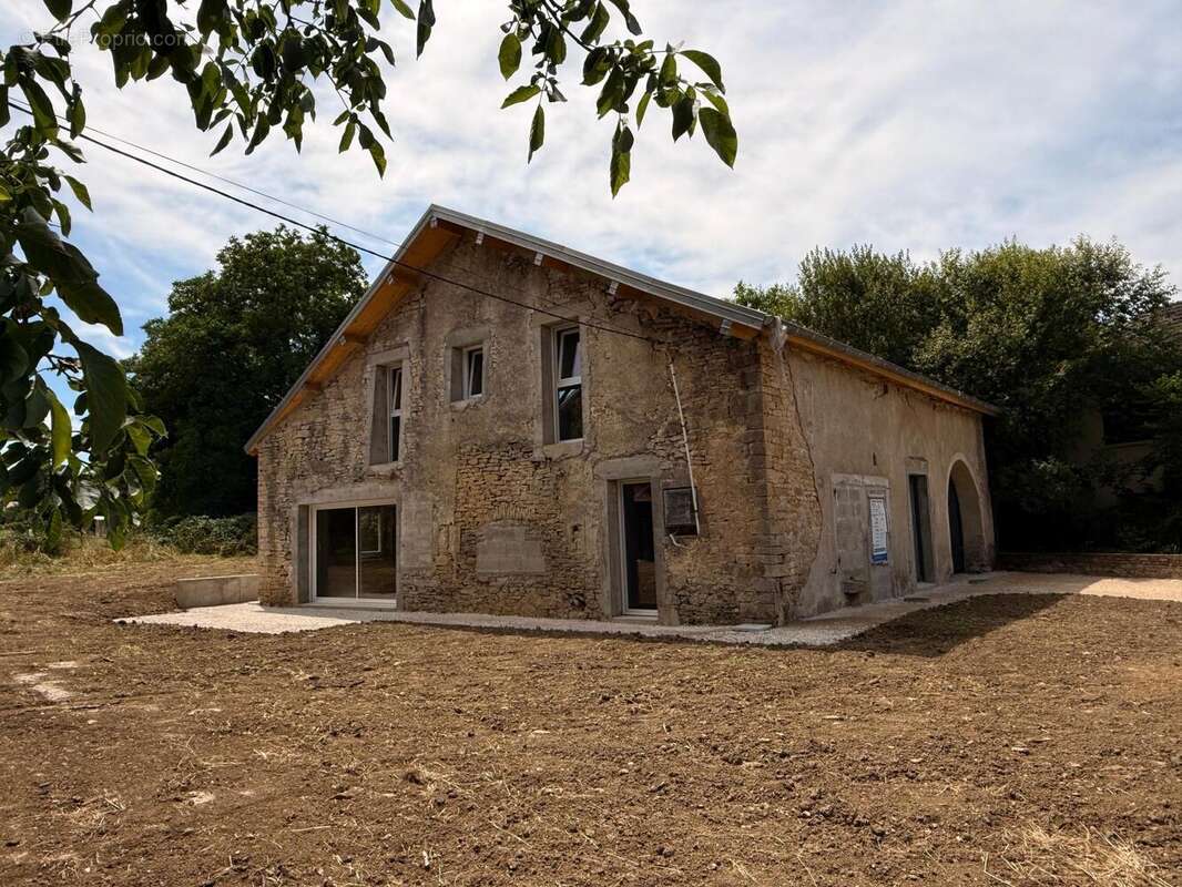 Maison 200 m² à Montarlot-Les-Rioz  - photo 4