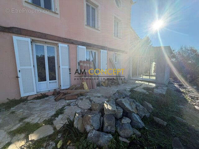Appartement à L'ESCARENE