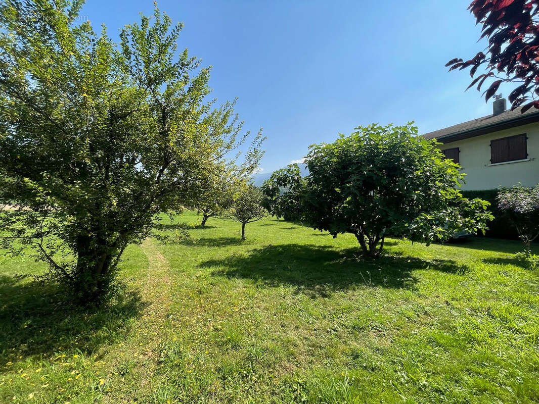 Terrain à VAULNAVEYS-LE-BAS