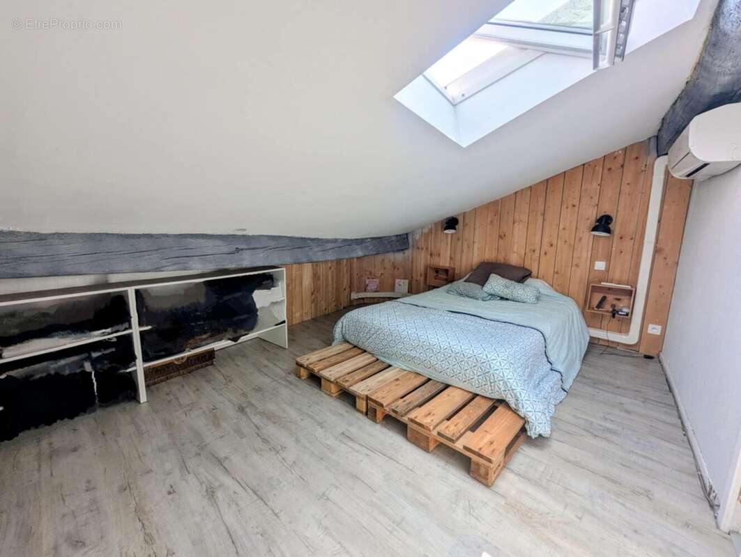 R+2 Chambre avec vélux et rangement sous rempants - Appartement à LANGON