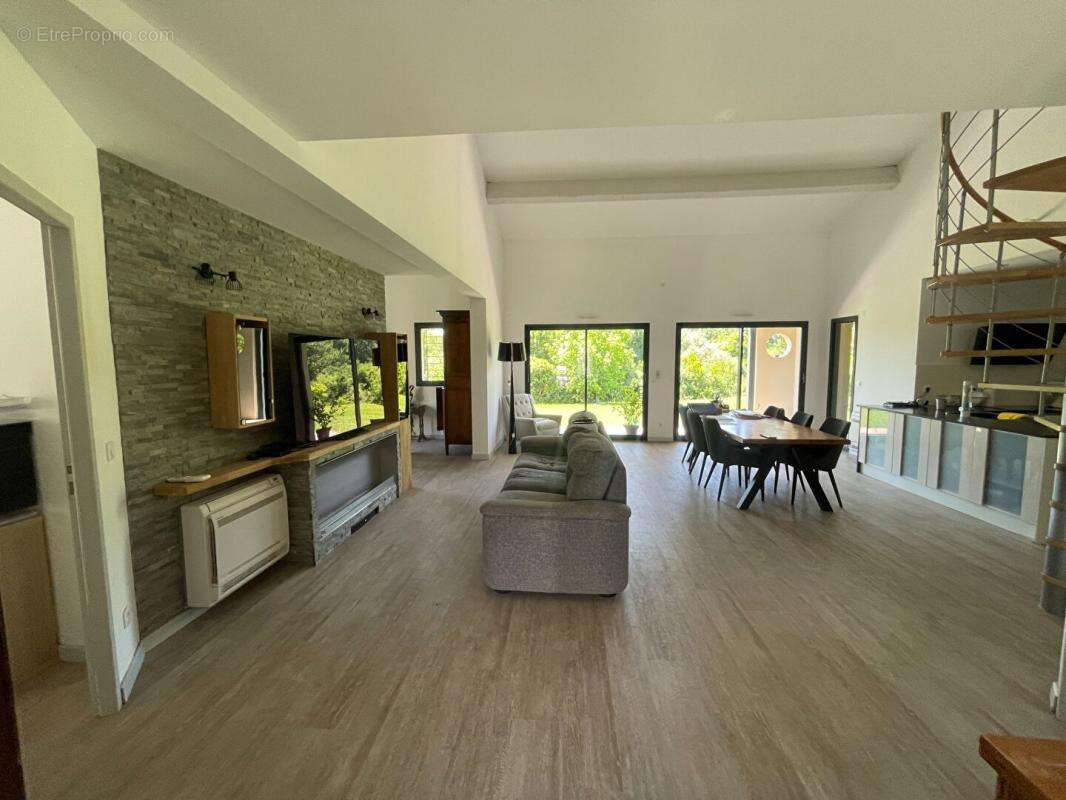 Villa contemporaine sur  Boisset Et Gaujac 6 pièce(s) 141 m2 possibilité 2 appartements sur terrain plat de 1482 m2 - photo 4