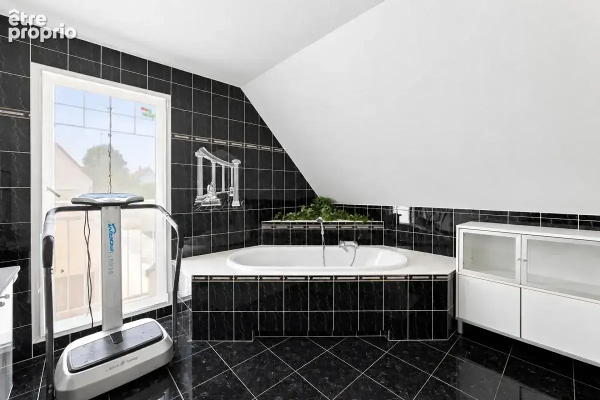 Villa d’architecte - 240 m² - piscine intérieure - - photo 15