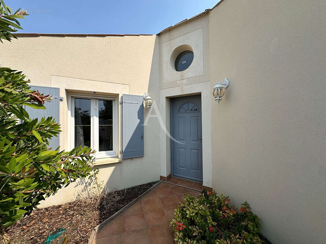 Maison de plain-pied avec garage , Confort et fonctionnalité - photo 12