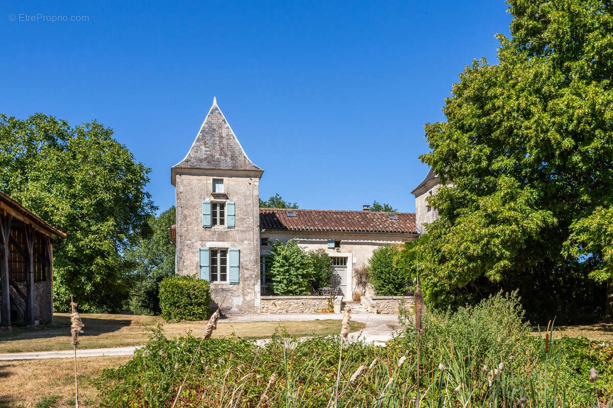 Maison de campagne avec piscine et grange - photo 10