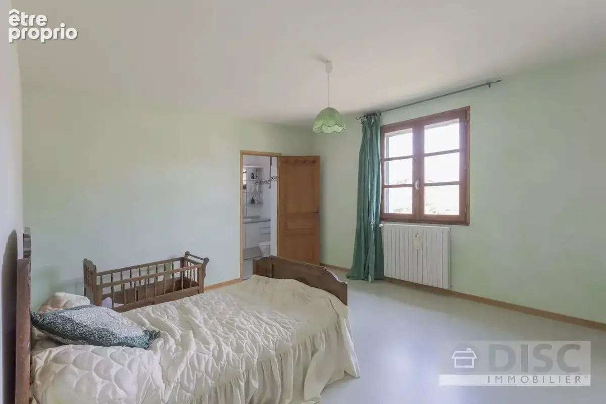 Vaste propriété de plus de 500 m² avec jardin clos et nombreuses possibilités. - photo 11