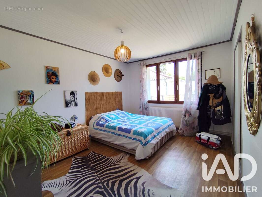 Maison 77 m² à Saint-Jean-De-La-Ruelle  - photo 9