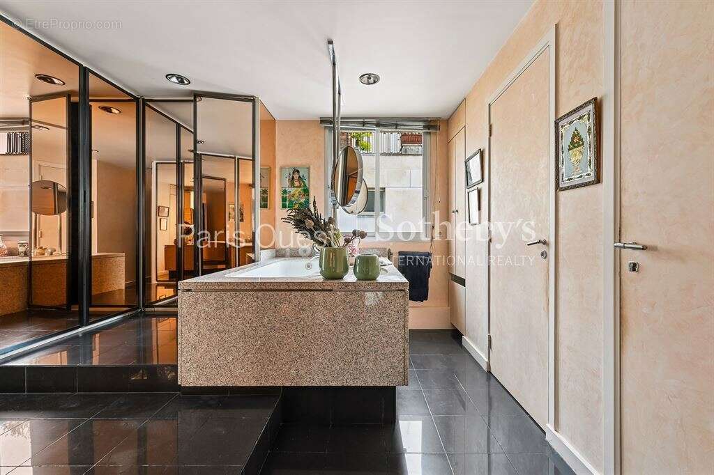 Appartement à NEUILLY-SUR-SEINE
