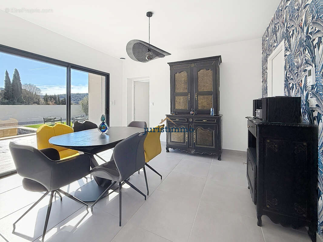 COUP DE COEUR ! Villa d’architecte contemporaine de 2023 avec piscine, garage et vue dégagée à 180o à Vaison-l - photo 7