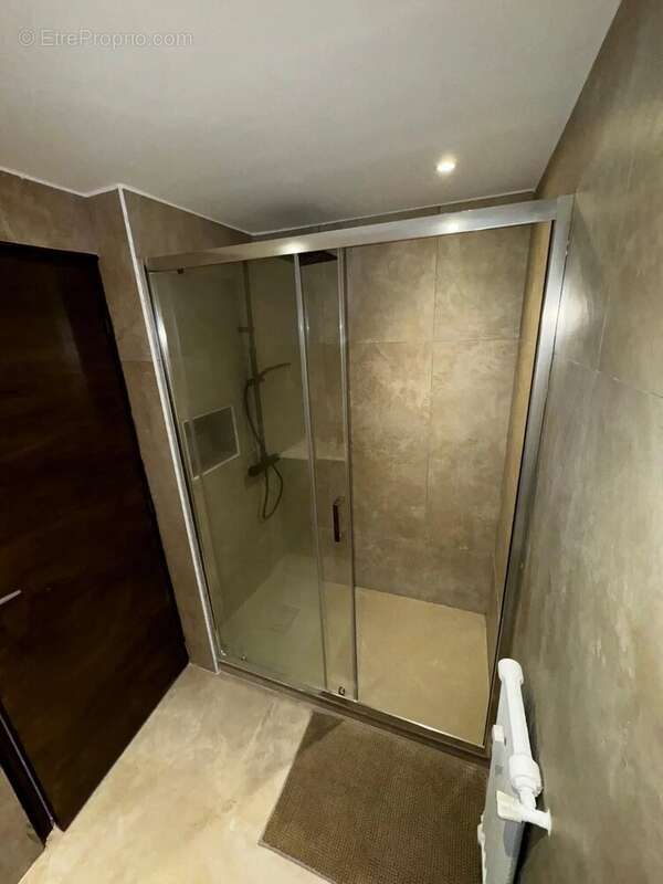 Appartement 2 pièces rénové avec terrasse – Basse Californie, Cannes, emplacement premium et forte rentabilité locative - photo 7