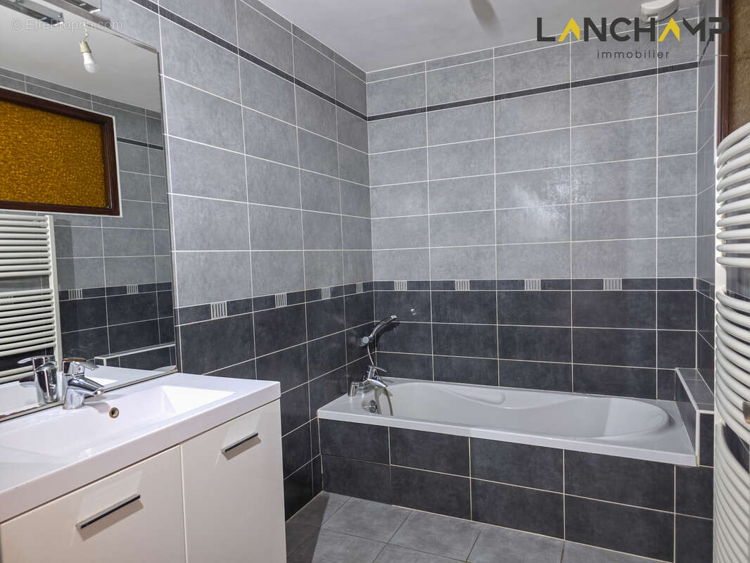 Maison de 134 m2 avec grange de 230 m2   Un potentiel exceptionnel - photo 8