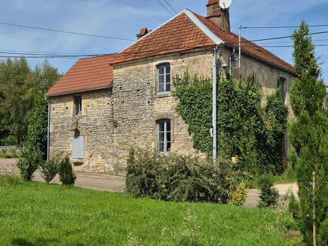 Maison à DAMPIERRE-SUR-SALON