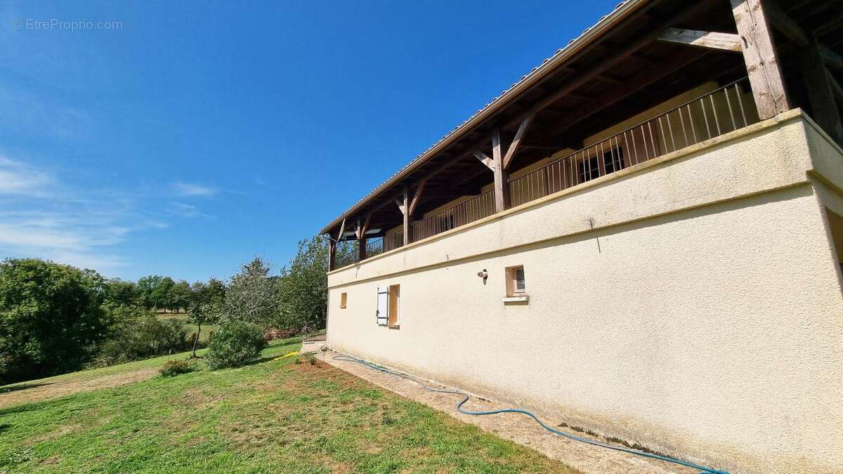 Maison à SAINTE-FOY-DE-LONGAS