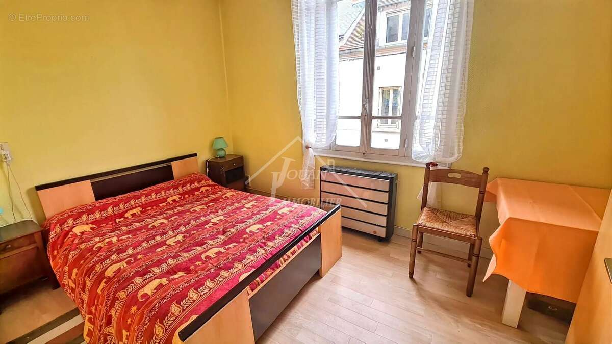 Appartement à BOURBON-L'ARCHAMBAULT