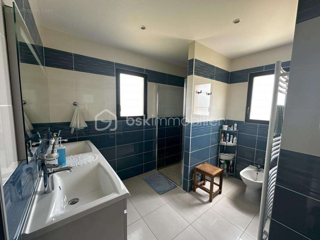 À VENDRE – Plain-Pied Moderne de 101  m² - photo 9