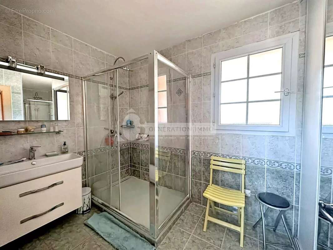 Maison à FONTVIEILLE