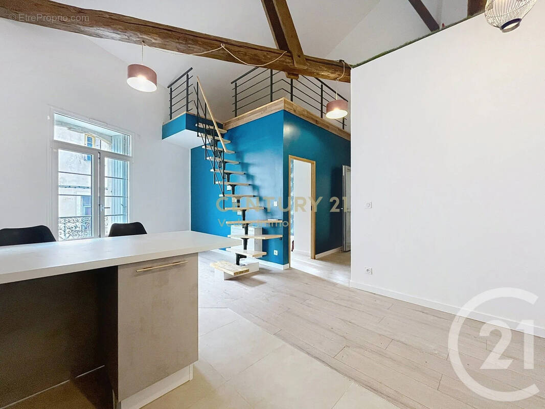 Appartement à POUSSAN