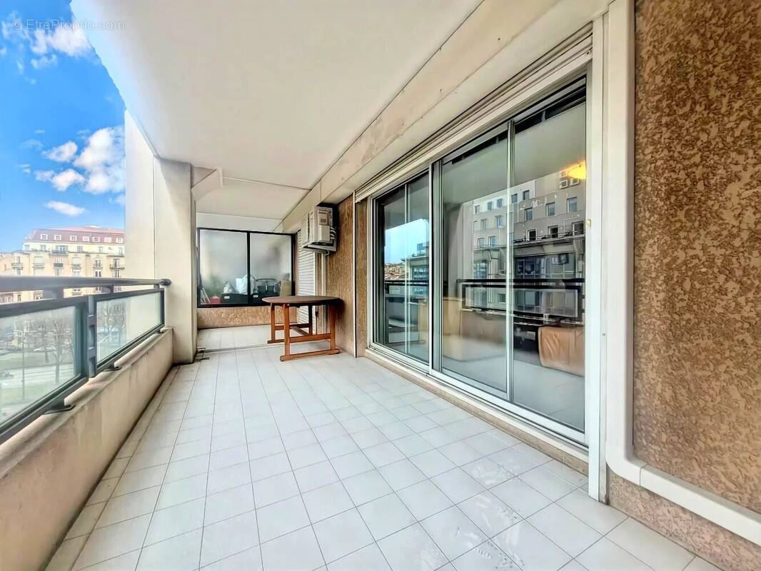 Appartement à MARSEILLE-8E