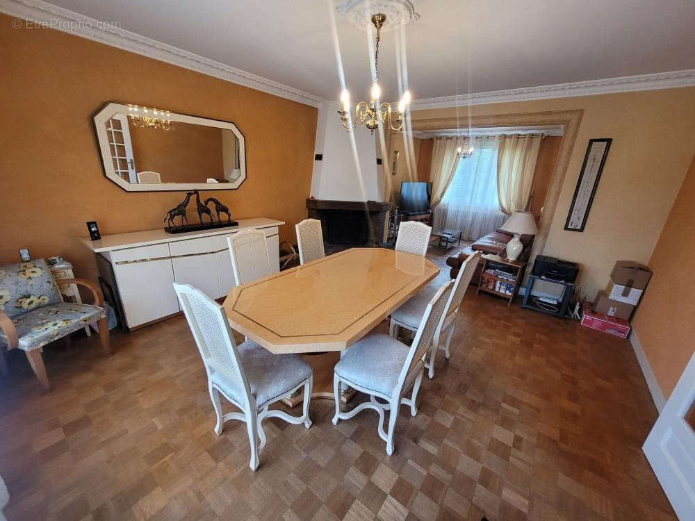 Maison à LE THILLAY