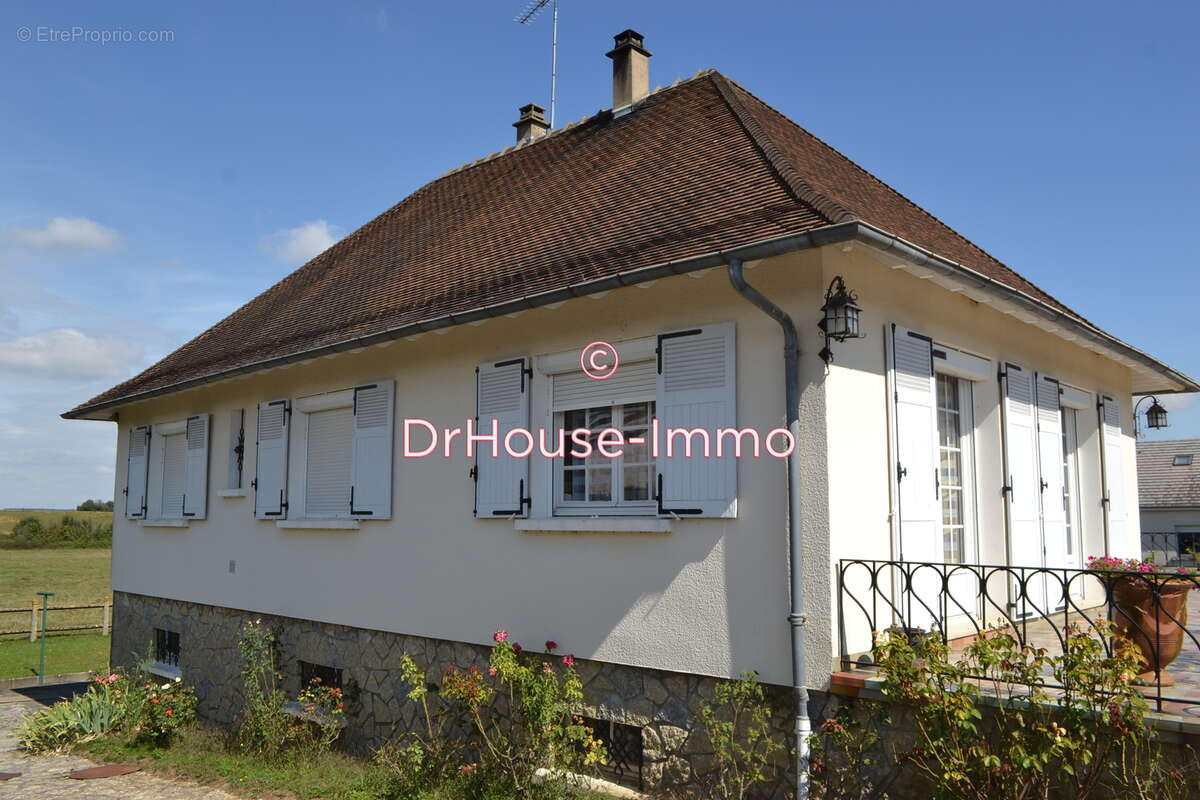 Maison à NEUILLY-EN-DUN