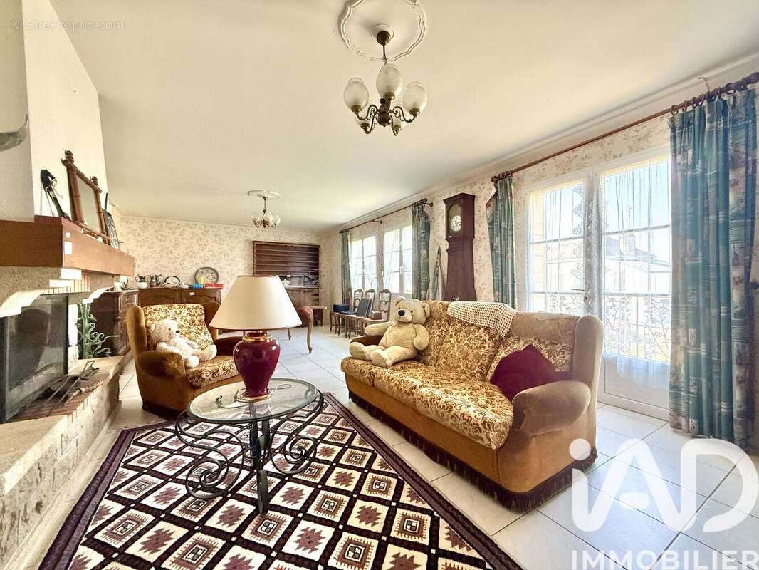 Photo 2 - Maison à ROCHESERVIERE
