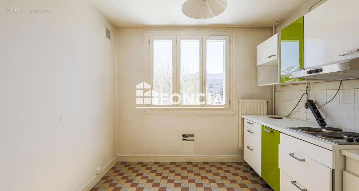 Appartement à SAINT-MARTIN-D'HERES