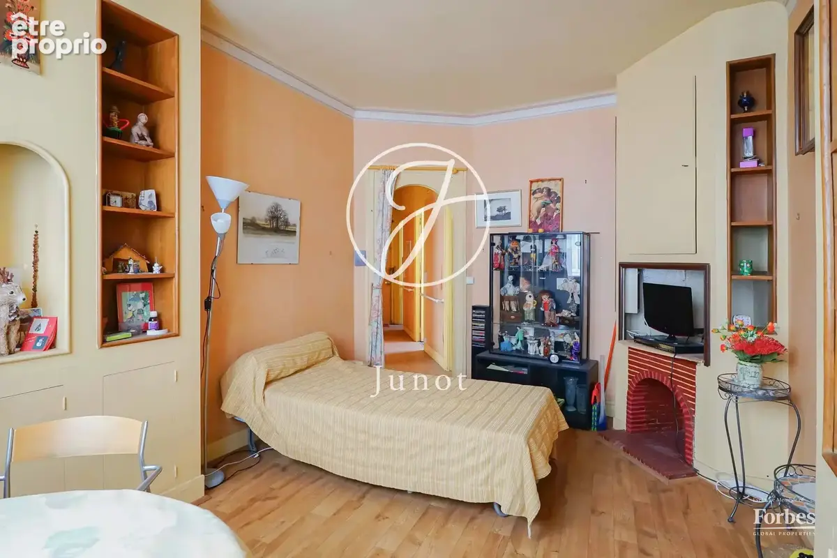 Paris 18e - MARCHÉ SAINT-PIERRE / JARDIN DU SACRÉ-CŒUR - Appartement - 41,20m² Carrez - Calme - photo 9