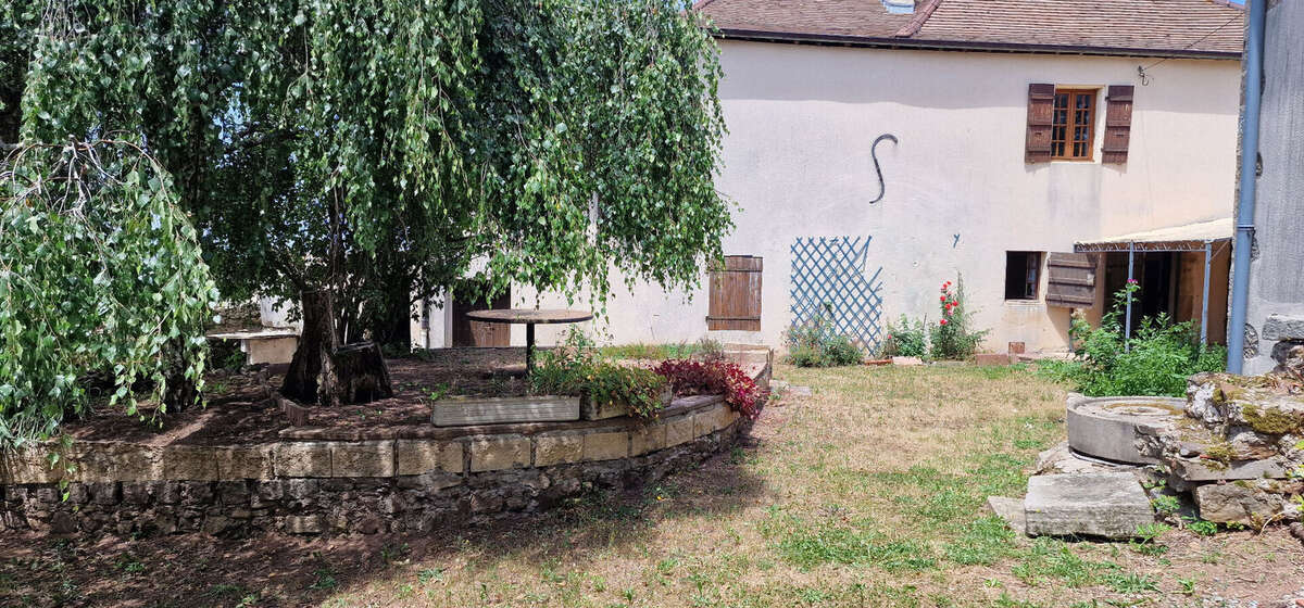 Maison à SAINT-GERMAIN-EN-BRIONNAIS