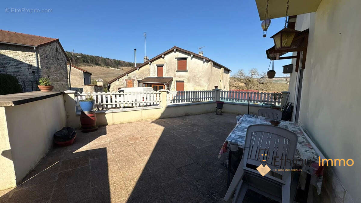 Maison à VOIGNY