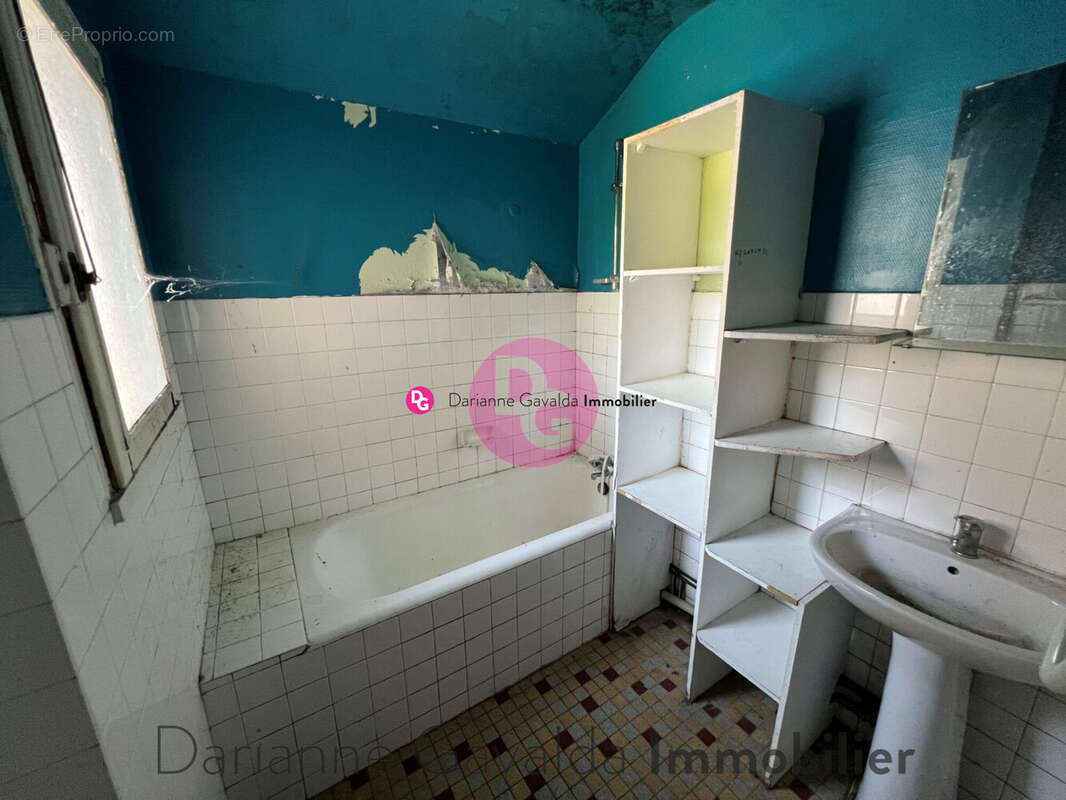 Maison à LIVINHAC-LE-HAUT