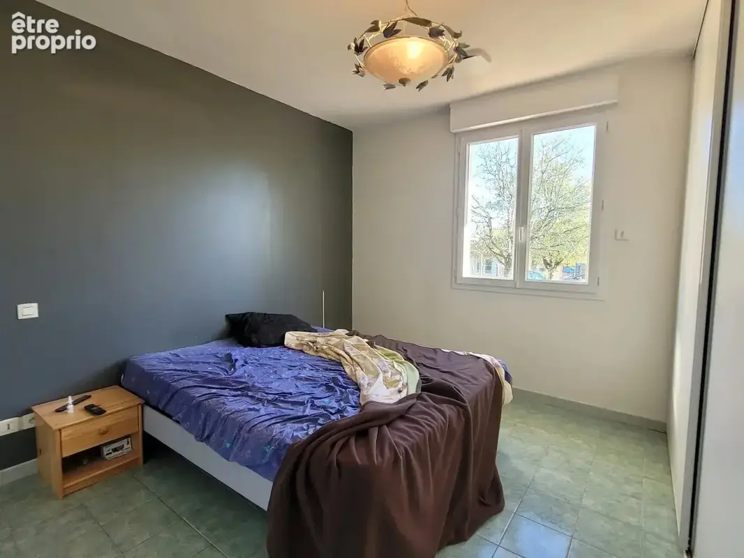 Maison récente de plain-pied avec garage sur 2600 m2 de terrain, à 15 minutes de Cahors. - photo 9