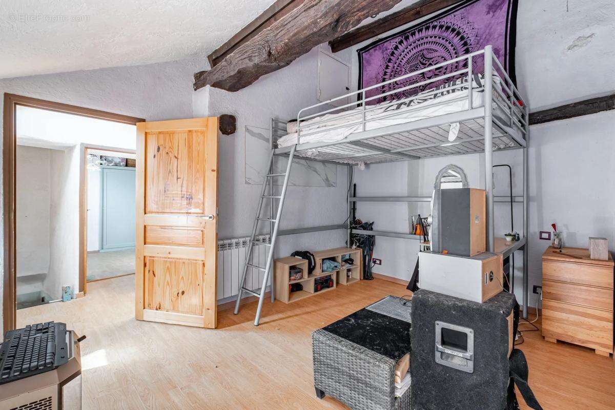 Maison à SAINT-VALLIER-DE-THIEY