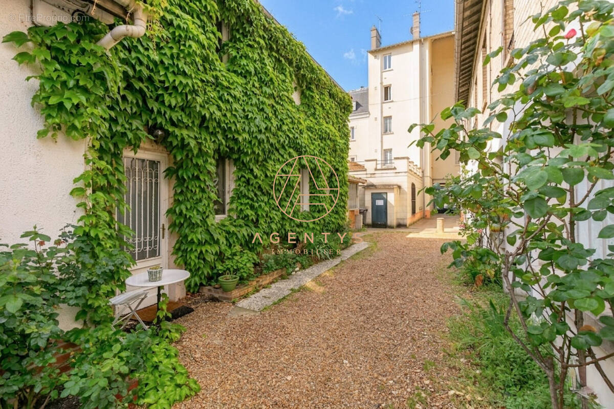 Appartement à SAINT-MAUR-DES-FOSSES