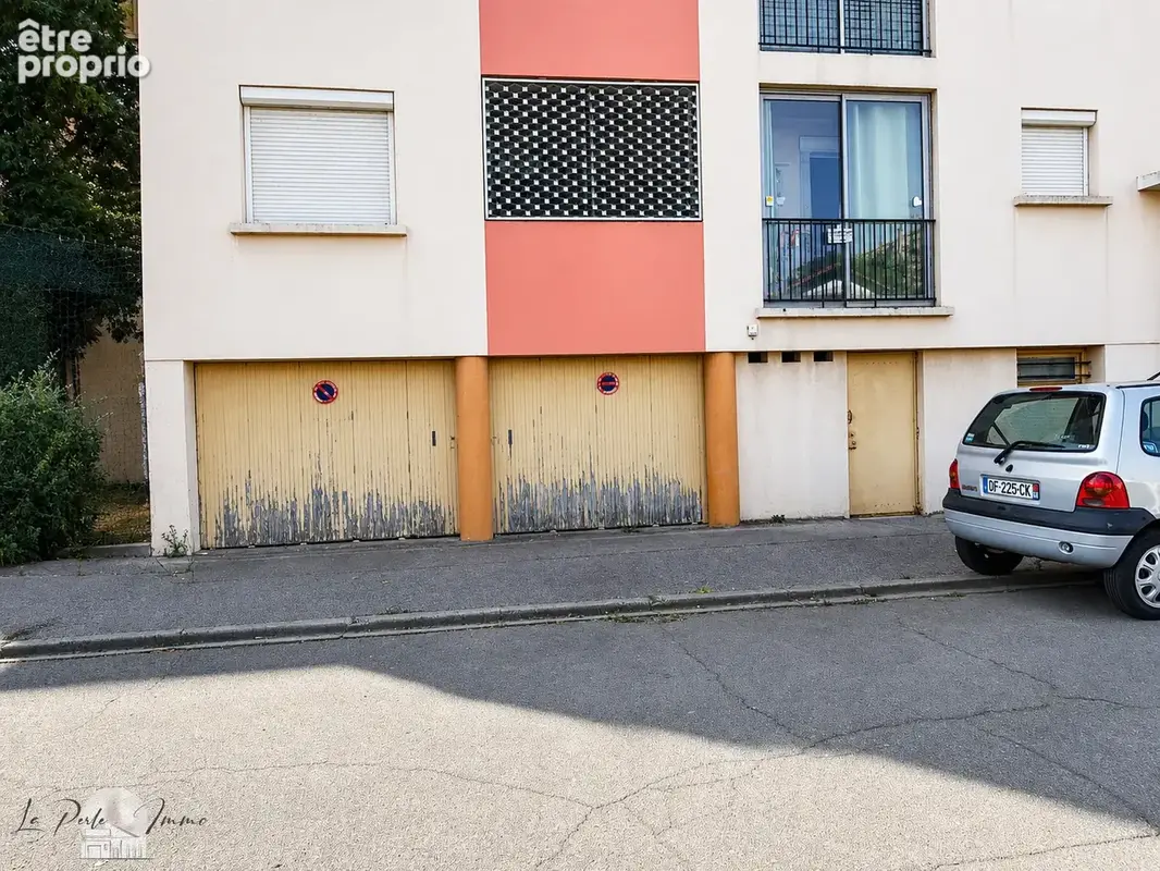 T3 de 75 m2 • 2 loggias • terrasse • 2 garages • 1 parking • 1 cave - photo 12