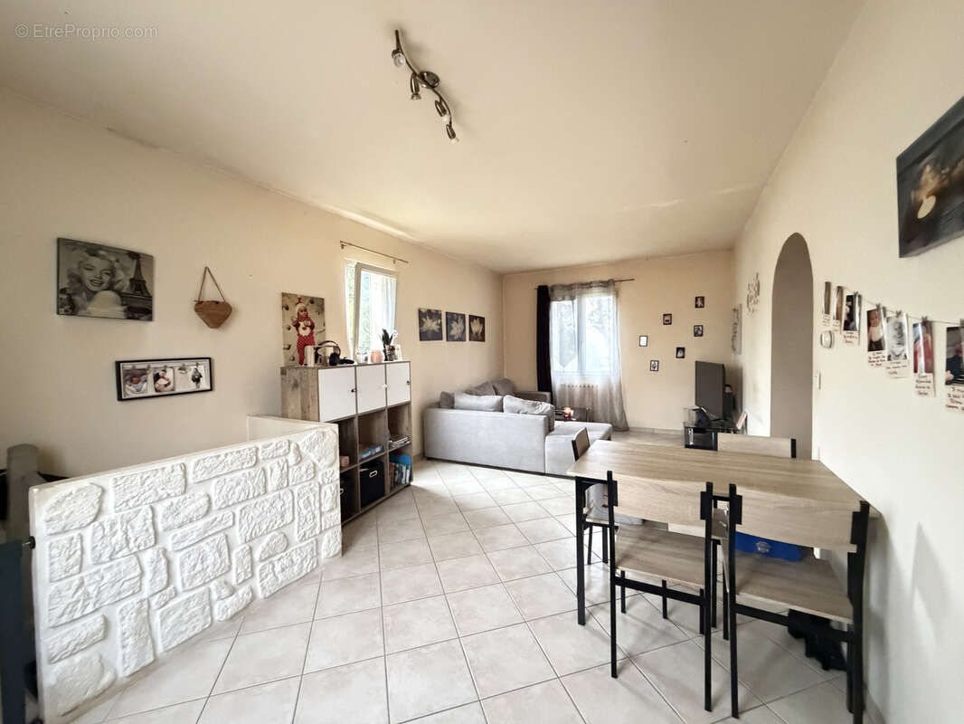 Maison à 10 mn de Bueil dans un village avec école et commerce à pieds - photo 4
