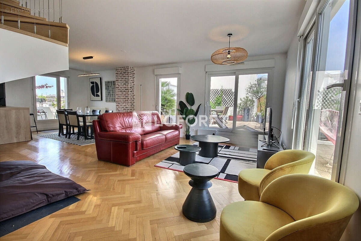 Appartement à COURBEVOIE