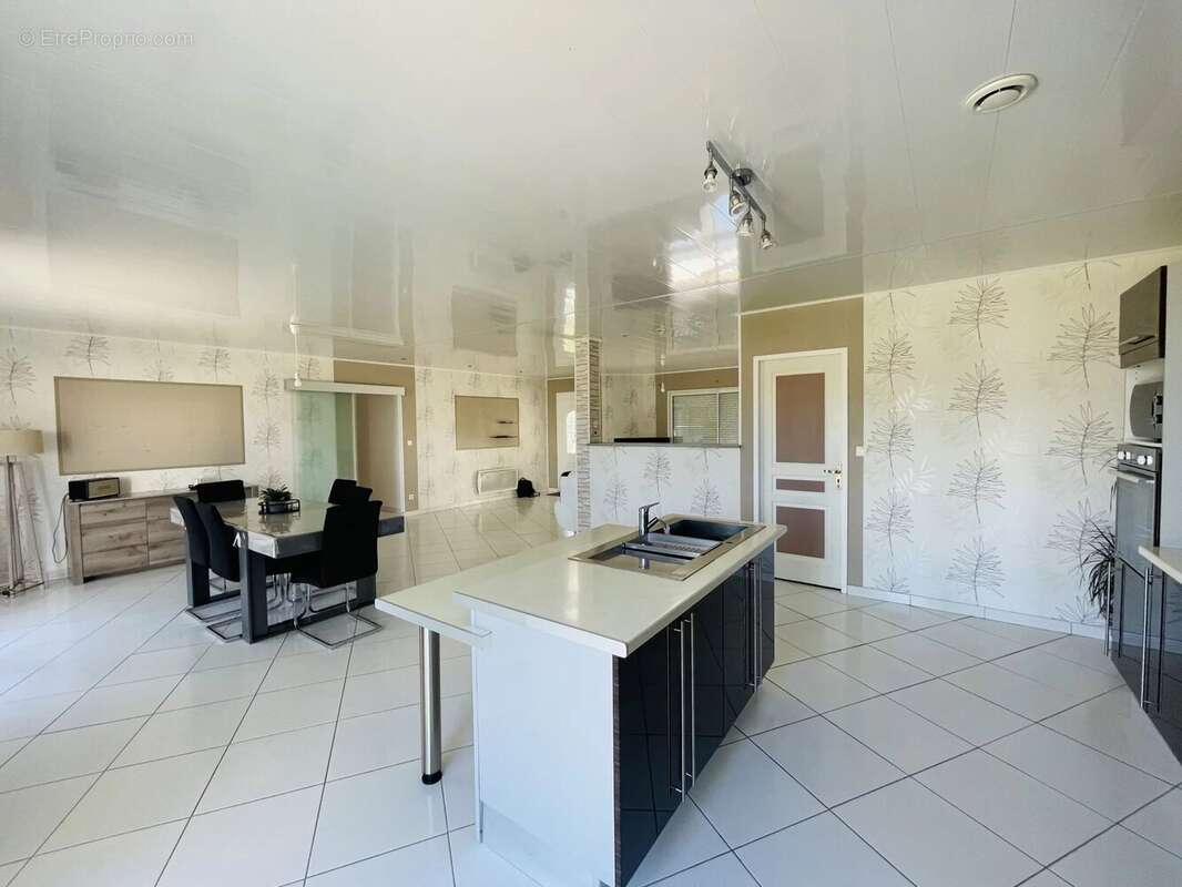 Maison à BARBEZIEUX-SAINT-HILAIRE