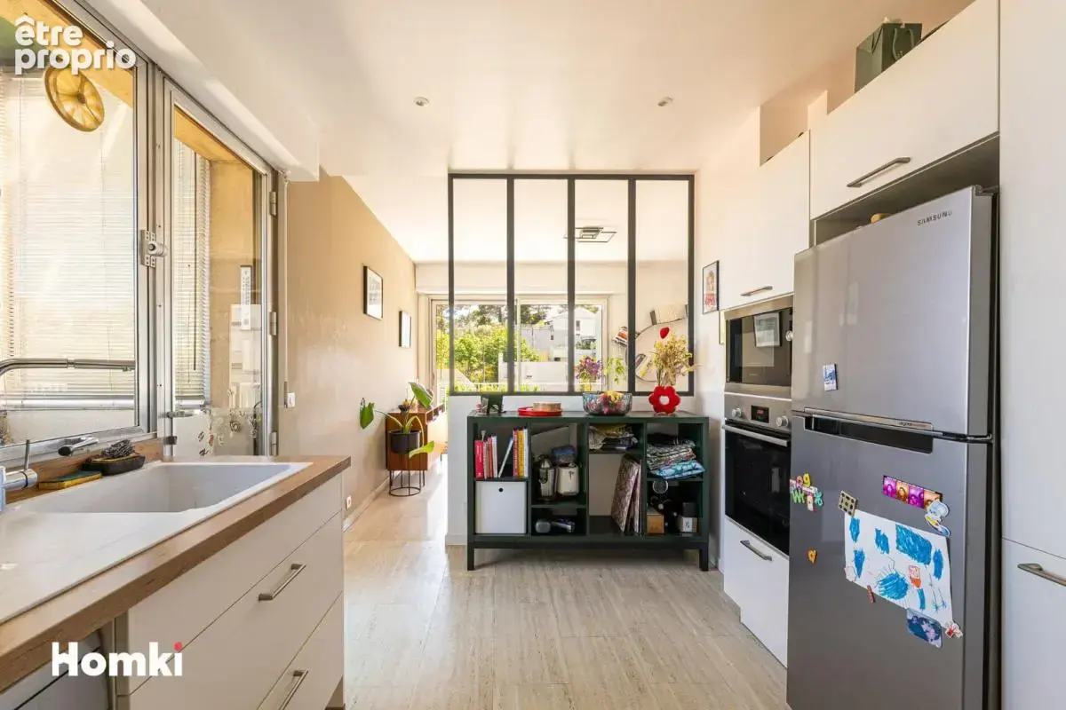 Rare à la vente : Superbe T5 traversant de 130 m² avec terrasse et vue dégagée - photo 5