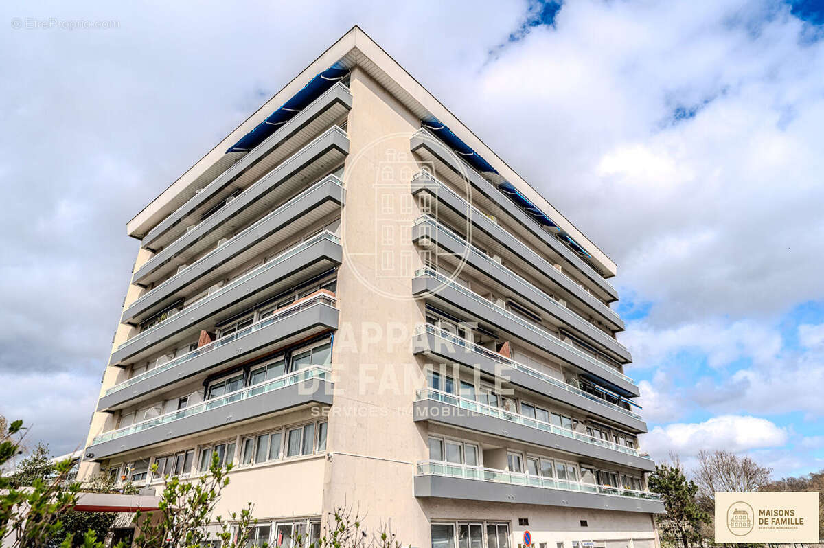 Appartement à LA CELLE-SAINT-CLOUD