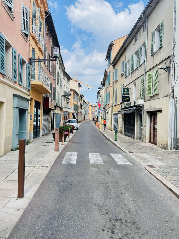 La valette du var - murs commerciaux en face de la mairie - photo 4