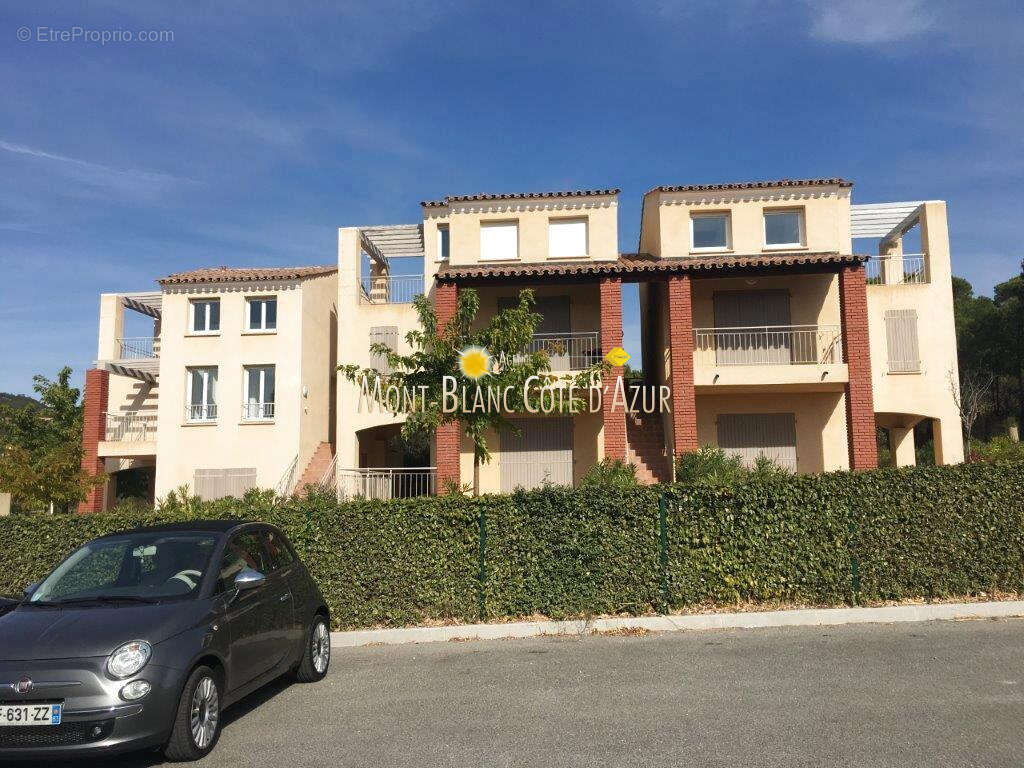 Appartement à ROQUEBRUNE-SUR-ARGENS