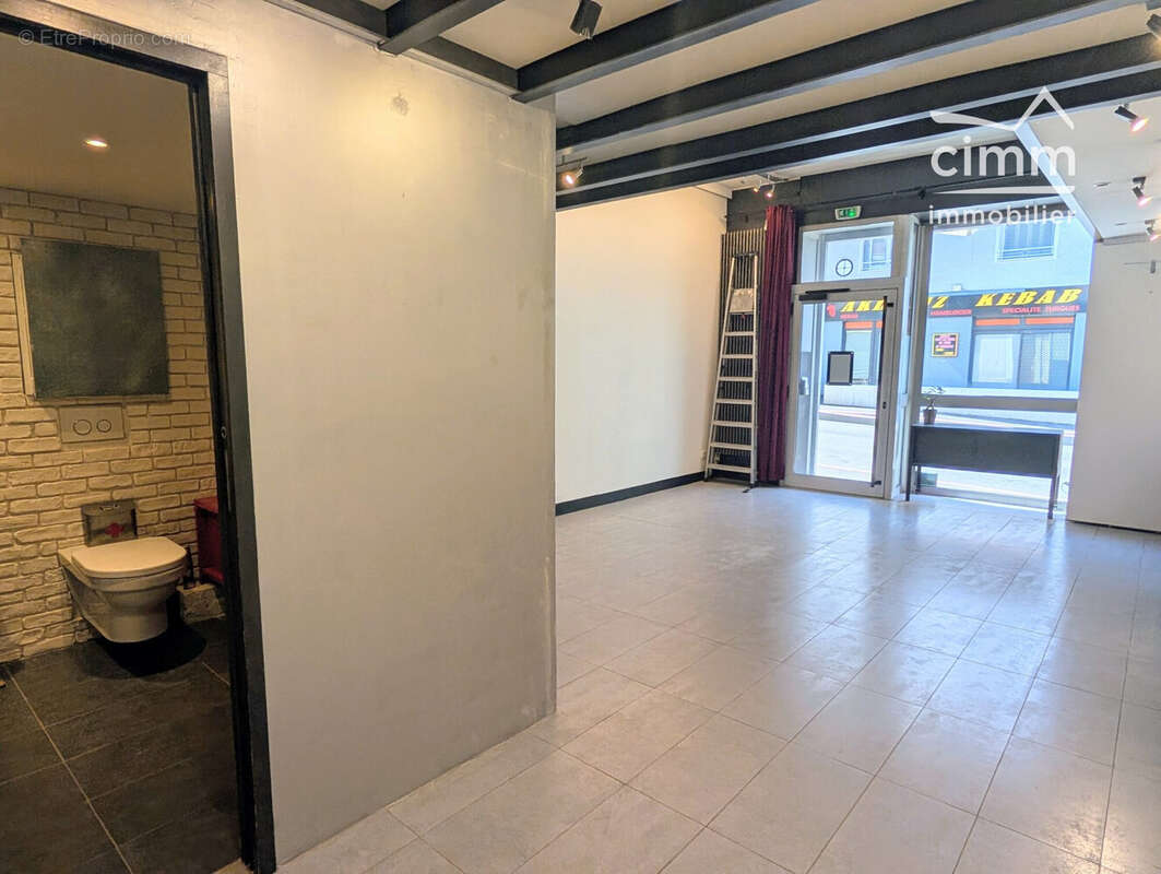 Commerce 32 m² à Fontaine  - photo 5