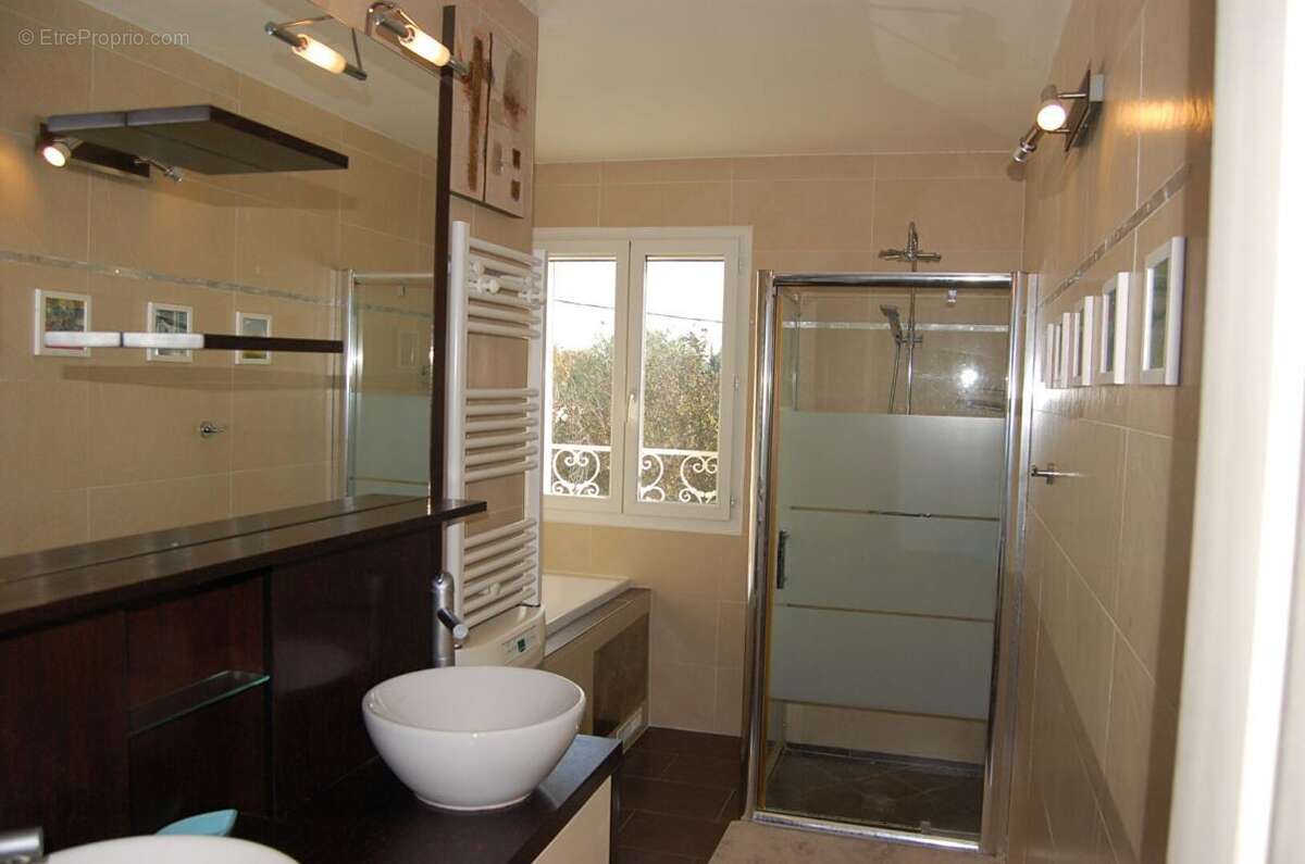 Villa Arles T 5/6  de 165 m²  avec Jardin - photo 12