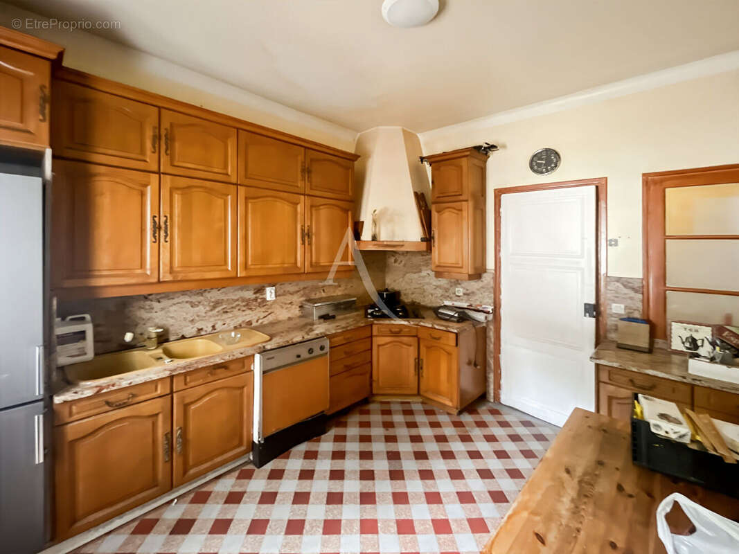 Local commercial Les Mureaux 298 m² - photo 4