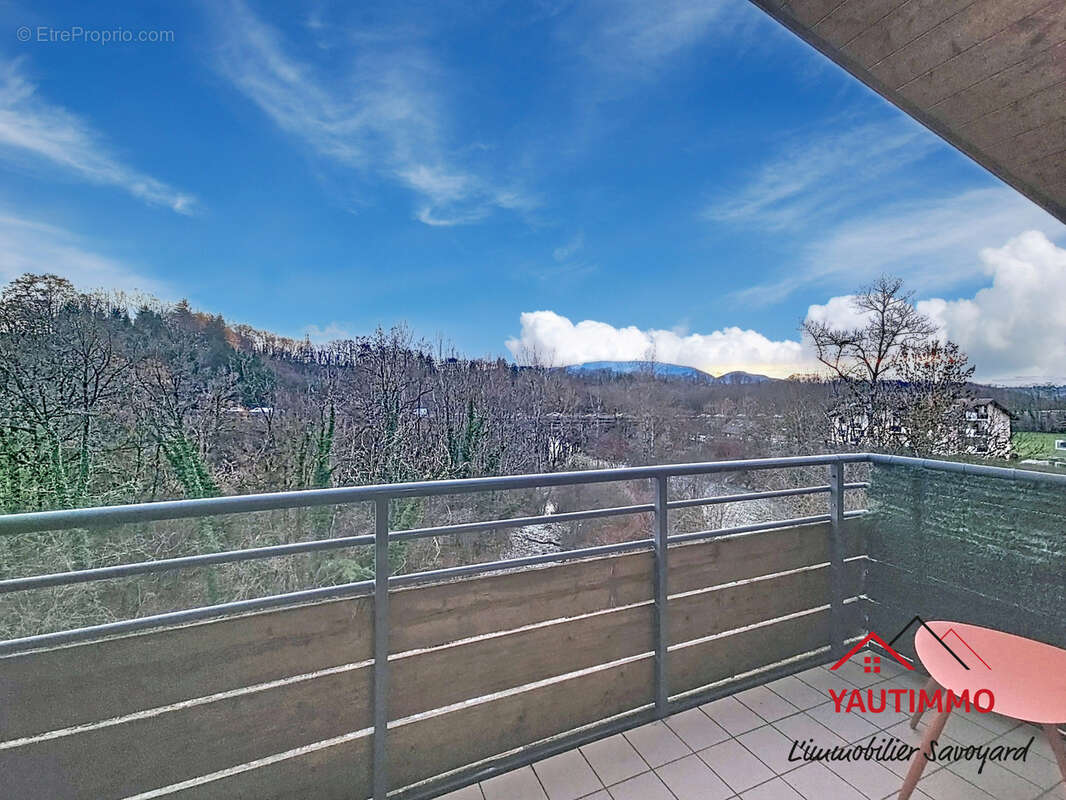 Appartement à BONNE